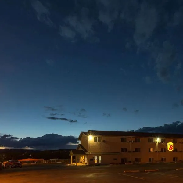 Super 8 by Wyndham Raton, hotel in Raton