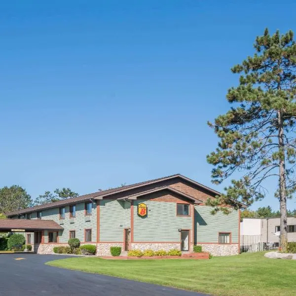 Super 8 by Wyndham Baxter/Brainerd Area, hôtel à Baxter