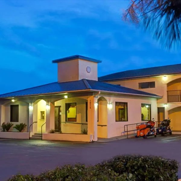 Super 8 by Wyndham Walterboro, hotell i Walterboro