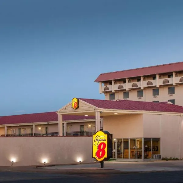 Super 8 by Wyndham Lubbock Civic Center North, hotel in Lubbock