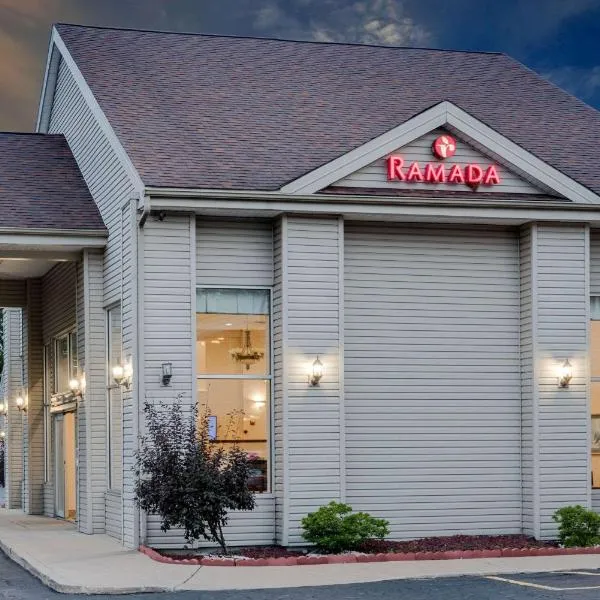 Ramada by Wyndham Cleveland Airport West, hotel di Fairview Park