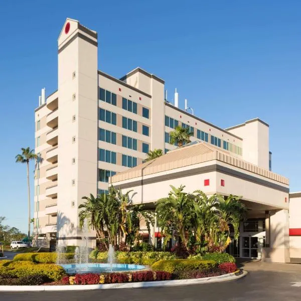 Ramada by Wyndham Kissimmee Gateway - Free Theme Park Shuttle, hotel in Orlando