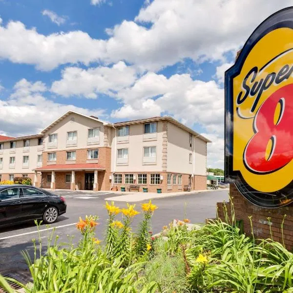 Super 8 by Wyndham Akron S/Green/Uniontown OH, hotel v destinaci Uniontown
