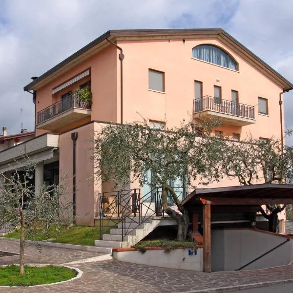 Camere Rufino A POCHI CHILOMETRI DAL CENTRO DI PERUGIA E DA ASSISI, hôtel à Collestrada