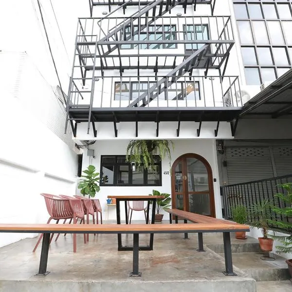 Apartment45 Hostel, hotel in Bangkok