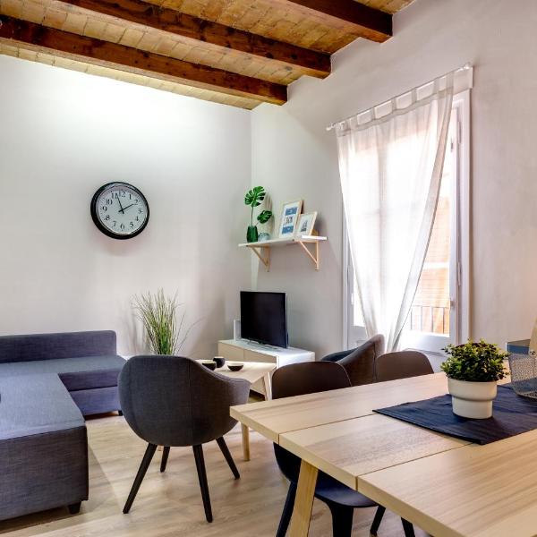 Renovated & Classic 3-Bedroom Sagrada Familia Apt.