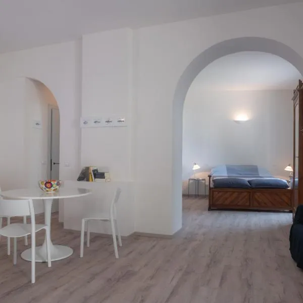 Waterfront Studio, hotel en Monte del Lago