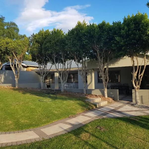 Kouwdouw Guest Farm, hotel in George