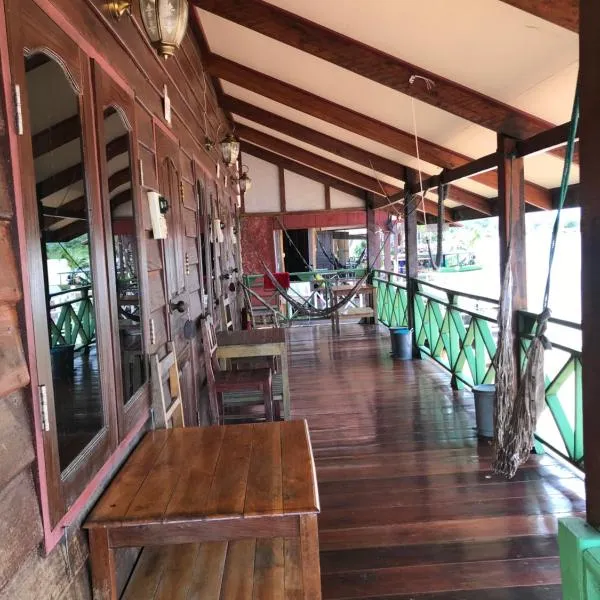 Somphamit Guesthouse, hotel v destinaci Ban Khon