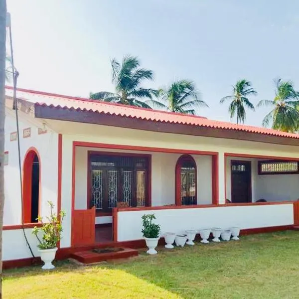 Sampalthivu Beach Villa，位于亭可马里的酒店