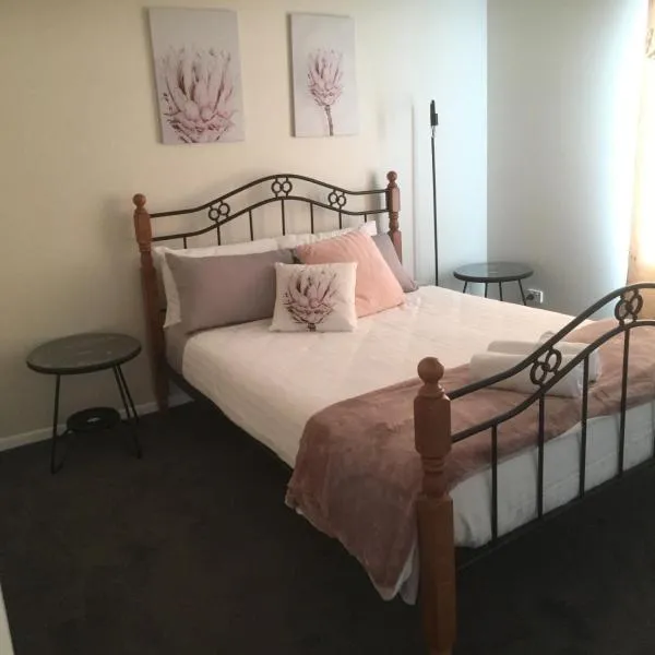 3ree- Spacious & Charming Apartment, hotel a Devonport