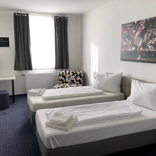 Pension Tennisweber, Hotel in Schwechat