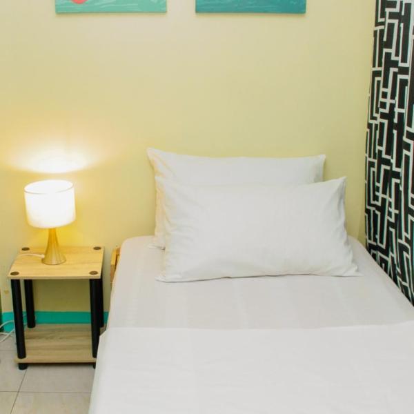 Nomads MNL Backpackers Homestay - near Airport, Manila