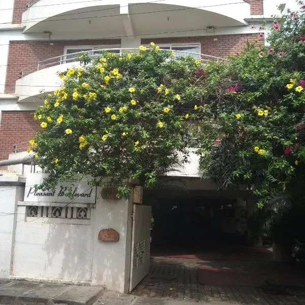 Pleasant Boulevard MG road, hotel v destinaci Bengalúr