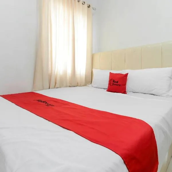 RedDoorz near Siloam Hospital Palembang, hotel in Palembang