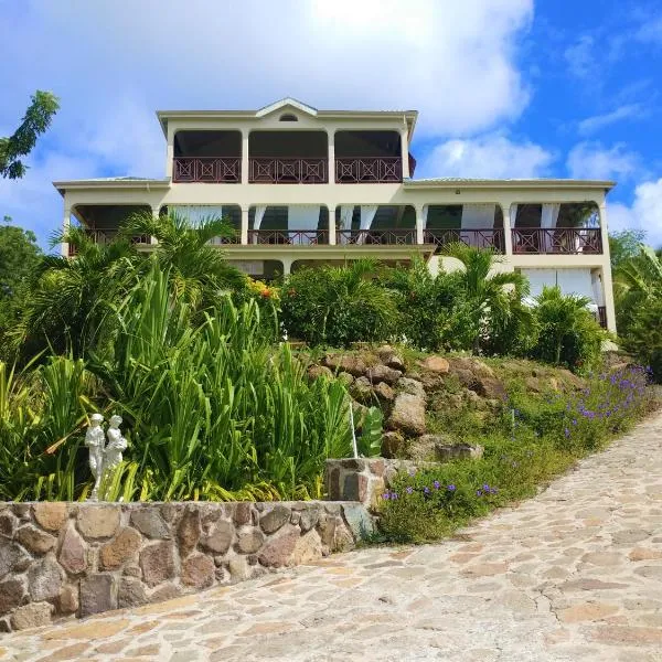 Villa Touloulou, hotel v destinaci English Harbour Town
