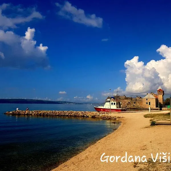 Apartment Silvia, ξενοδοχείο σε Kastela