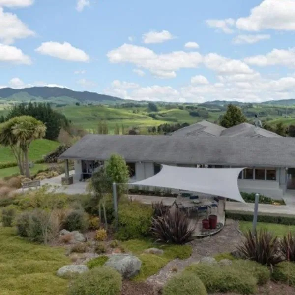 Above the River Karapiro Bed & Breakfast, hotel v destinaci Karapiro