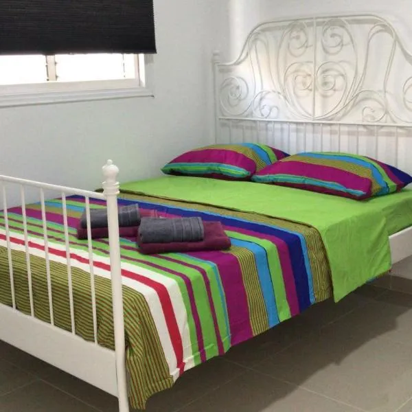 Isramax apartment near the beach., hotel in Bat Yam