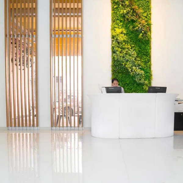 IW Hotel, hotel v Hong Kongu