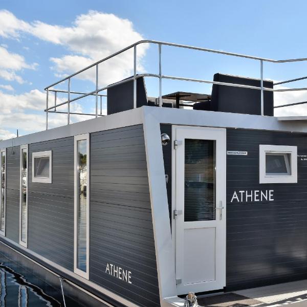 Cosy floating boatlodge Athene