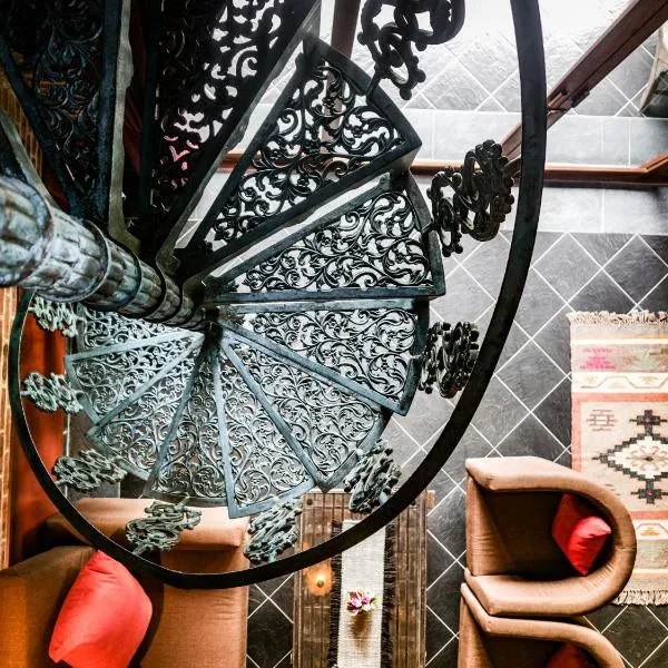 Chateau Orientale Resort, hotel in Luang Prabang