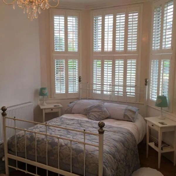 Raymonds, ξενοδοχείο σε Douglas