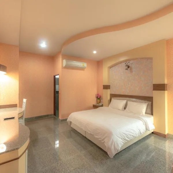 Martina Hotel Surin, ξενοδοχείο σε Surin