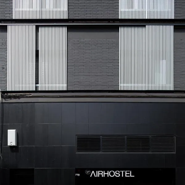 Airhostel Barcelona Airport 24h, hotel in El Prat de Llobregat