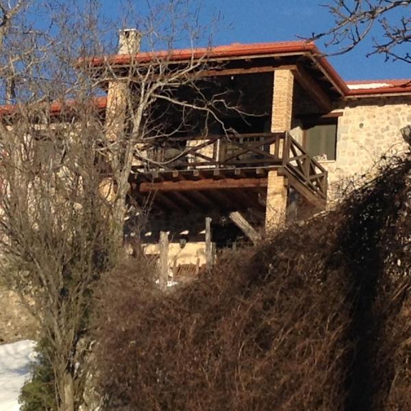 Vargiani Stone Retreat with Fireplace & View, Graviá