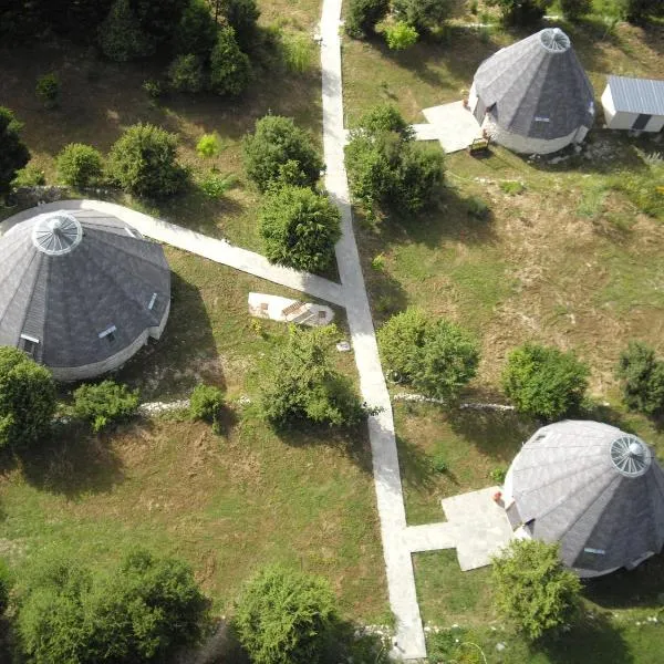 Theasis-Igloo, hotel in Agnanta