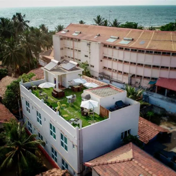 蓝水精品酒店，位于尼甘布的酒店