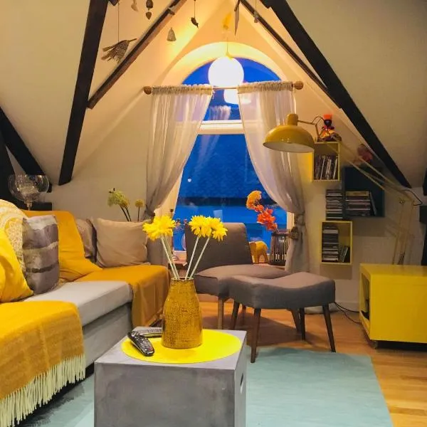 Ålesund downtown loft room with shared bathroom, ξενοδοχείο σε Ålesund
