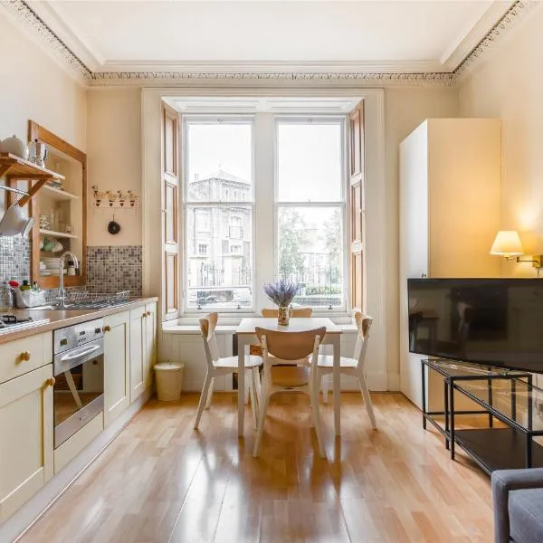 Spacious & Unique city central 1 bed with WiFi, hotel in Edinburgh