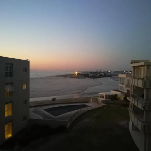 A310 Lagoon Beach Apartment & Spa, hotel in Cape Town