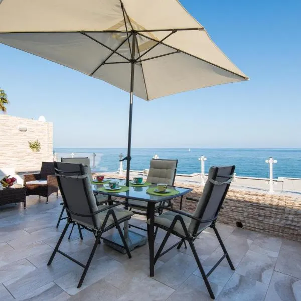 Seashore Bungalow Stunning, hotel in Torremolinos