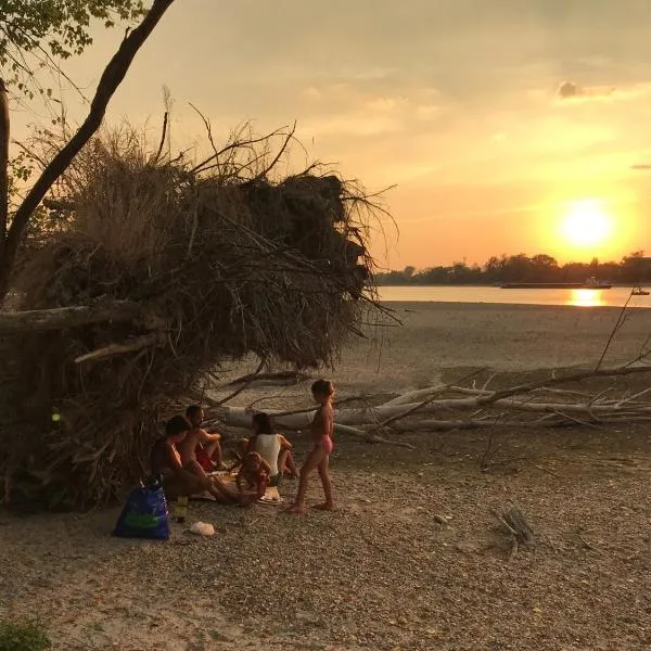 TOBO house along the river Danube, ξενοδοχείο σε Radvaň nad Dunajom