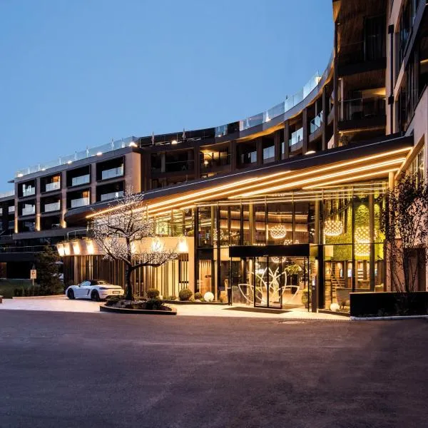 Amonti Wellnessresort, hotel v destinaci Cadipietra