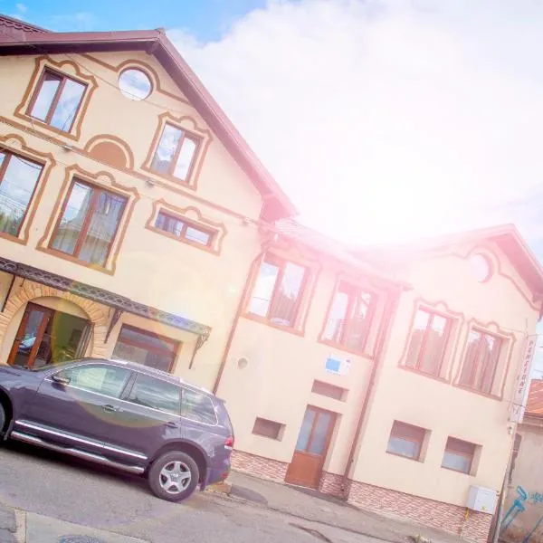 Pensiunea Un Baiat si o Fata, hotel em Câmpulung