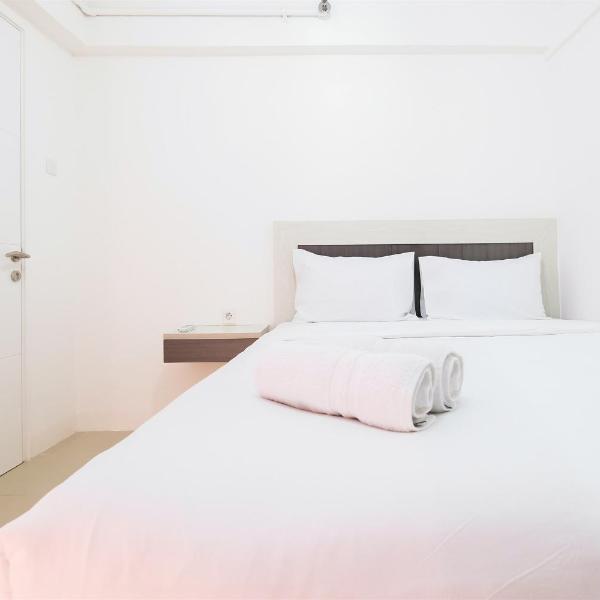 Simple & Cozy 1BR @ Bassura Apartment Near to Bassura City Mall By Travelio