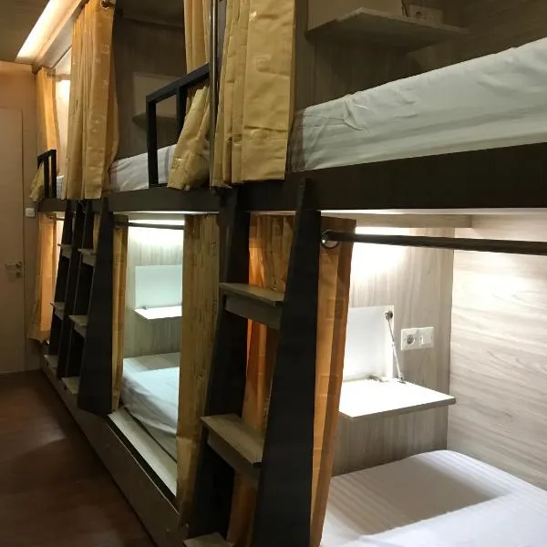 The Colour Hostel, hotel v destinaci Pontianak