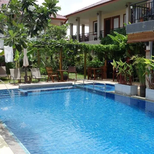 Baan Sooksiri Bangsaray, hotel v destinaci Bang Sare