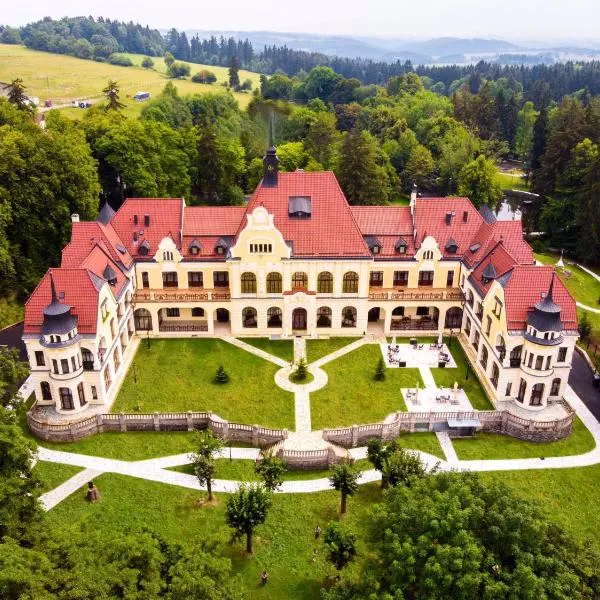 Rubezahl-Marienbad Luxury Historical Castle Hotel & Golf-Castle Hotel Collection、マリアーンスケー・ラーズニェのホテル