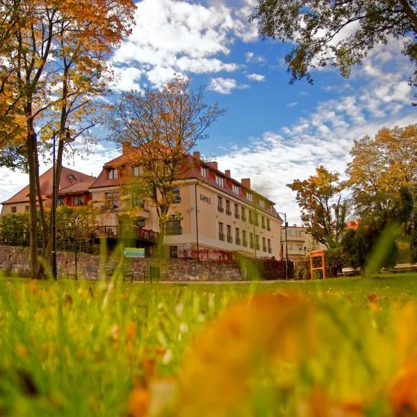Hotel i Restauracja "Pod Orłem", hótel í Kartuzy