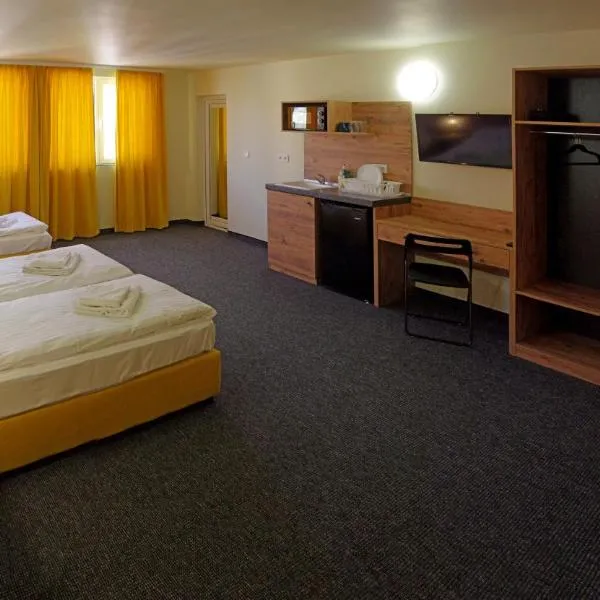 Стаи за Гости "ЦЕНТРАЛ" Фамилни Стаи & Апартаменти, hotel in Gabrovo