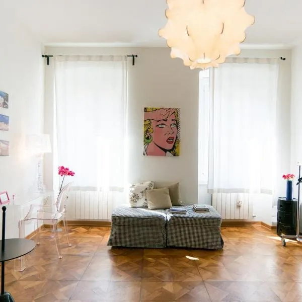 Alla Scalinata del Teatro Rossetti parcheggio, hôtel à Trieste