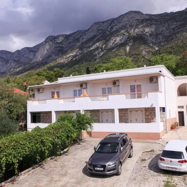 Apartments Duki, hotel in Gradac