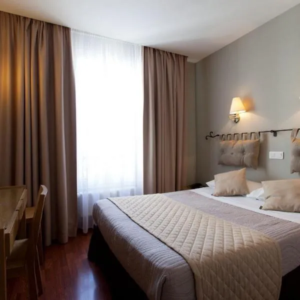 Hotel COSMOTEL MARAIS REPUBLIQUE PARIS、パリのホテル