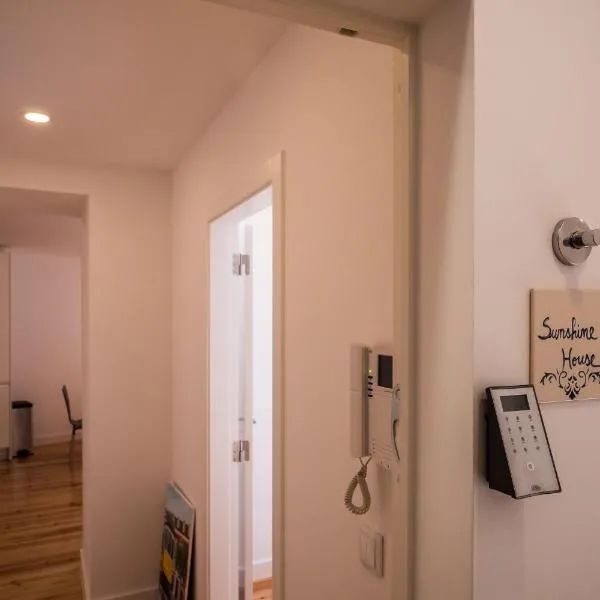 Sunshine House - Exclusive Apartment - Home By The Castle, hotel em Lisboa