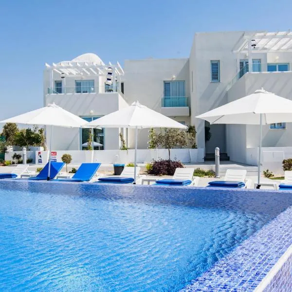 Blue Diamond Beach Villas, hotell i Páfos